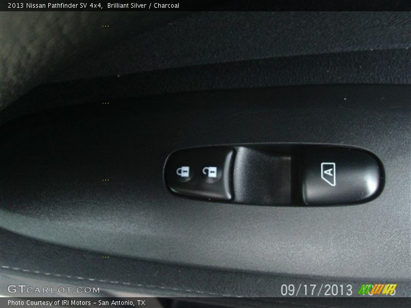 Brilliant Silver / Charcoal 2013 Nissan Pathfinder SV 4x4