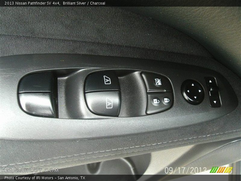 Brilliant Silver / Charcoal 2013 Nissan Pathfinder SV 4x4