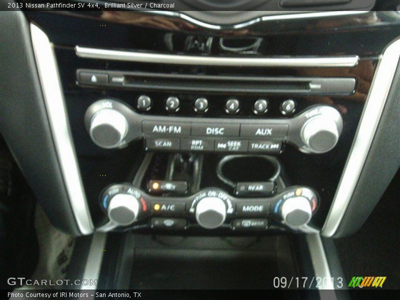Brilliant Silver / Charcoal 2013 Nissan Pathfinder SV 4x4