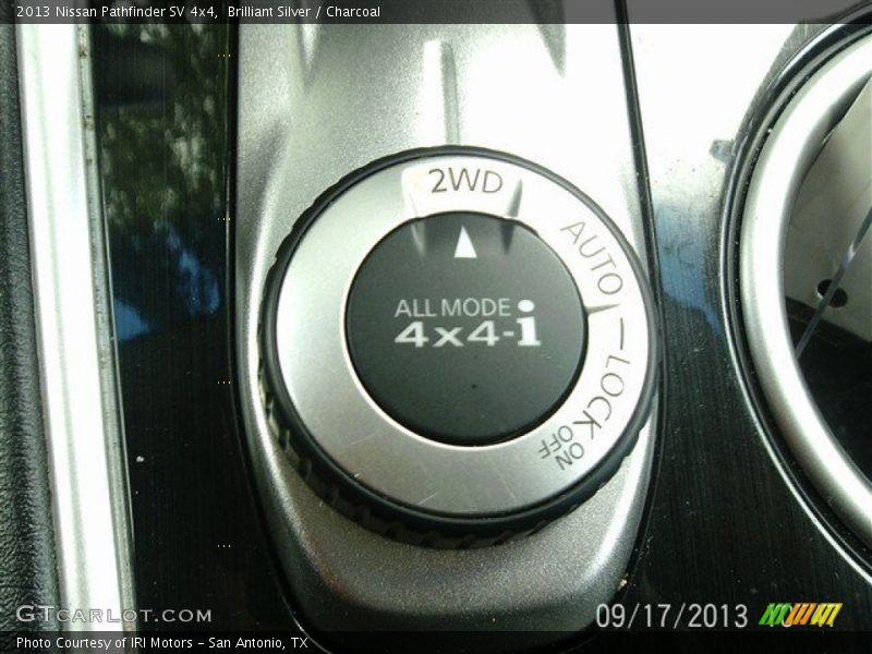 Brilliant Silver / Charcoal 2013 Nissan Pathfinder SV 4x4