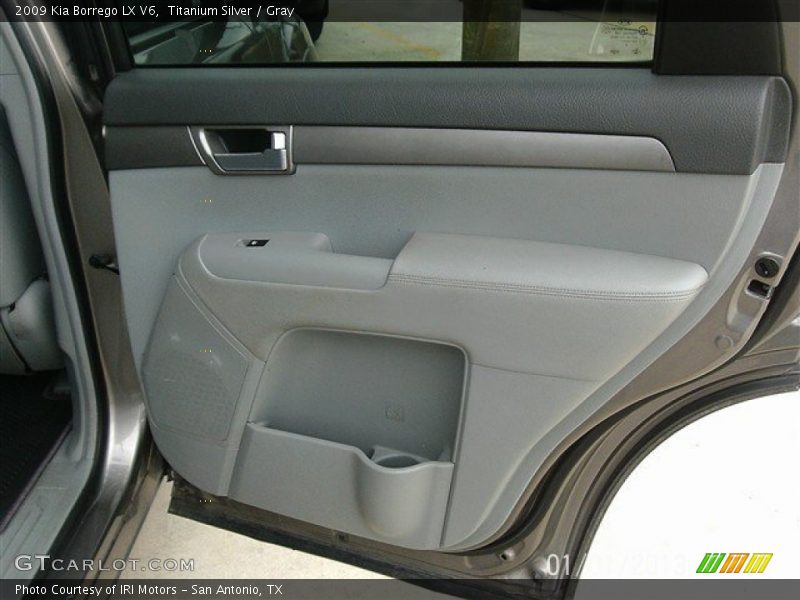 Titanium Silver / Gray 2009 Kia Borrego LX V6
