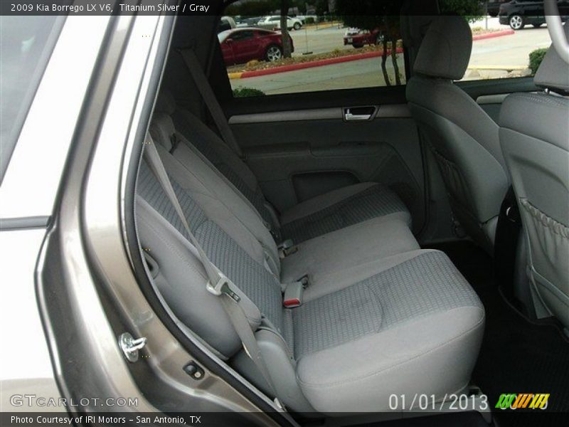 Titanium Silver / Gray 2009 Kia Borrego LX V6