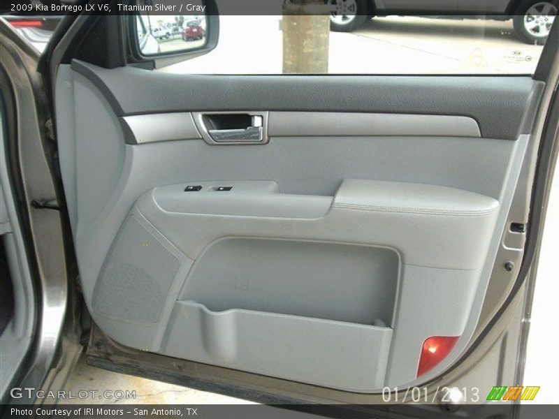 Titanium Silver / Gray 2009 Kia Borrego LX V6