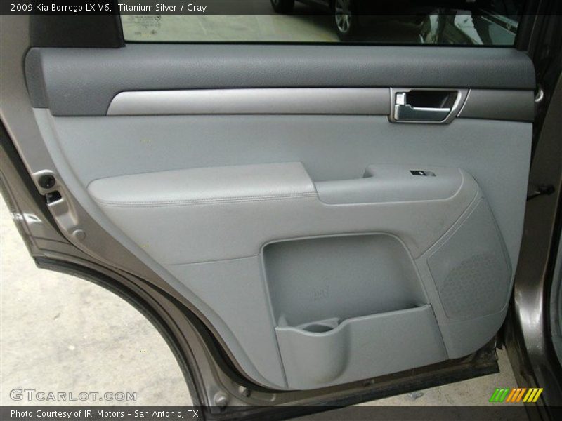 Titanium Silver / Gray 2009 Kia Borrego LX V6