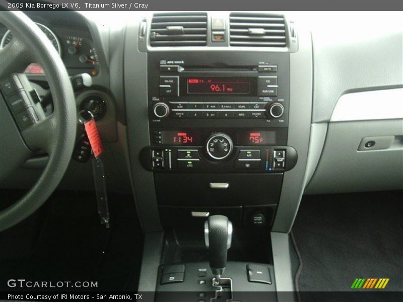 Titanium Silver / Gray 2009 Kia Borrego LX V6