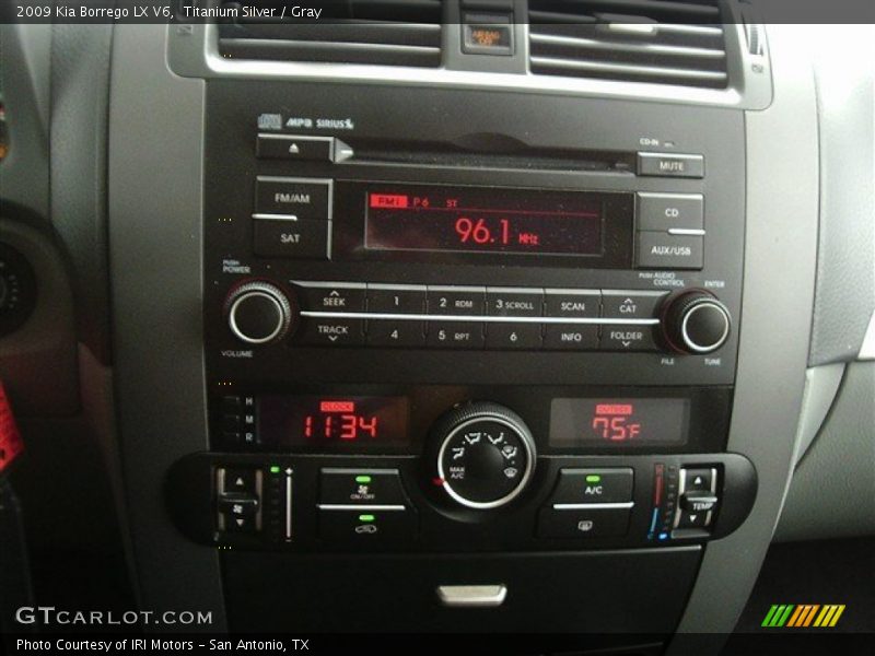 Titanium Silver / Gray 2009 Kia Borrego LX V6