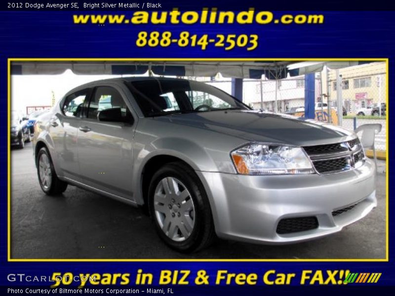 Bright Silver Metallic / Black 2012 Dodge Avenger SE