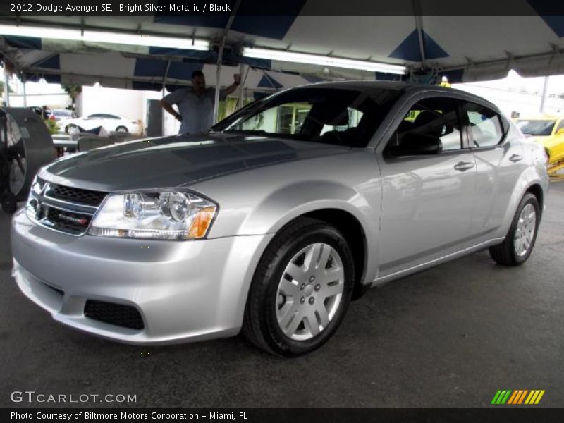 Bright Silver Metallic / Black 2012 Dodge Avenger SE