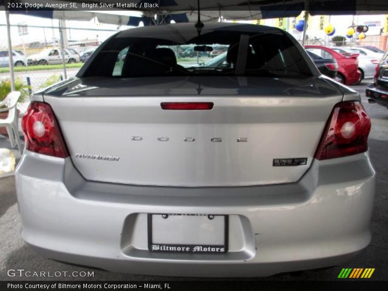 Bright Silver Metallic / Black 2012 Dodge Avenger SE