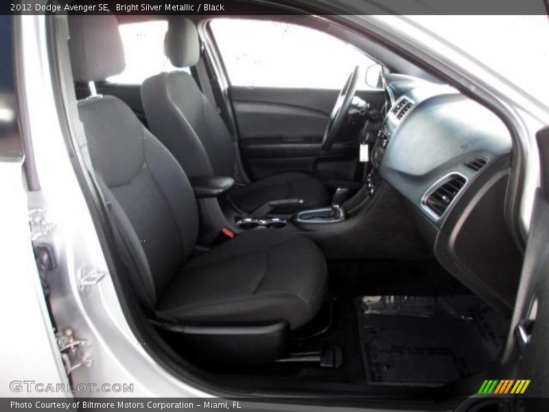 Bright Silver Metallic / Black 2012 Dodge Avenger SE