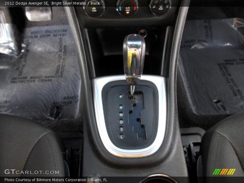 Bright Silver Metallic / Black 2012 Dodge Avenger SE