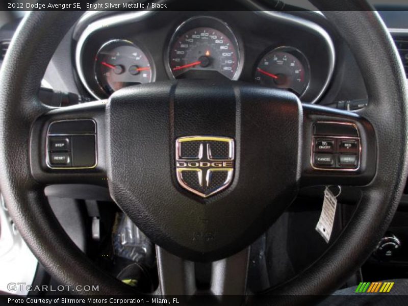 Bright Silver Metallic / Black 2012 Dodge Avenger SE