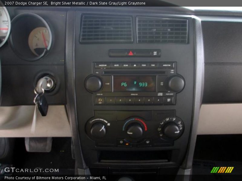 Bright Silver Metallic / Dark Slate Gray/Light Graystone 2007 Dodge Charger SE