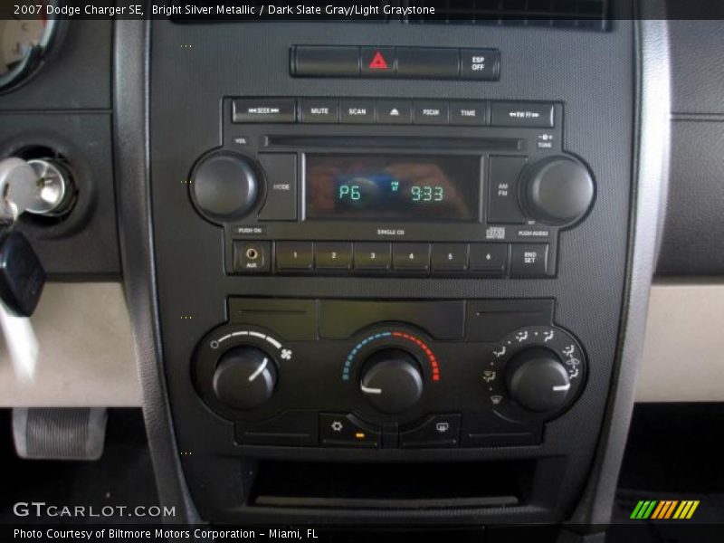 Bright Silver Metallic / Dark Slate Gray/Light Graystone 2007 Dodge Charger SE