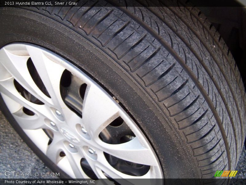 Silver / Gray 2013 Hyundai Elantra GLS