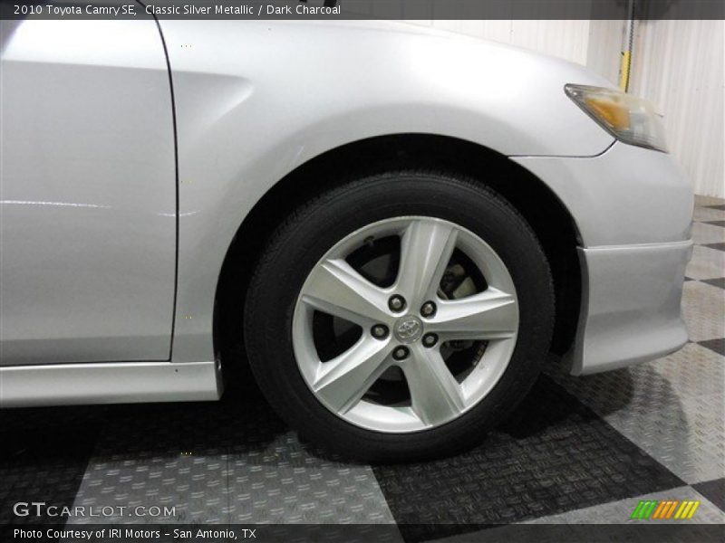 Classic Silver Metallic / Dark Charcoal 2010 Toyota Camry SE