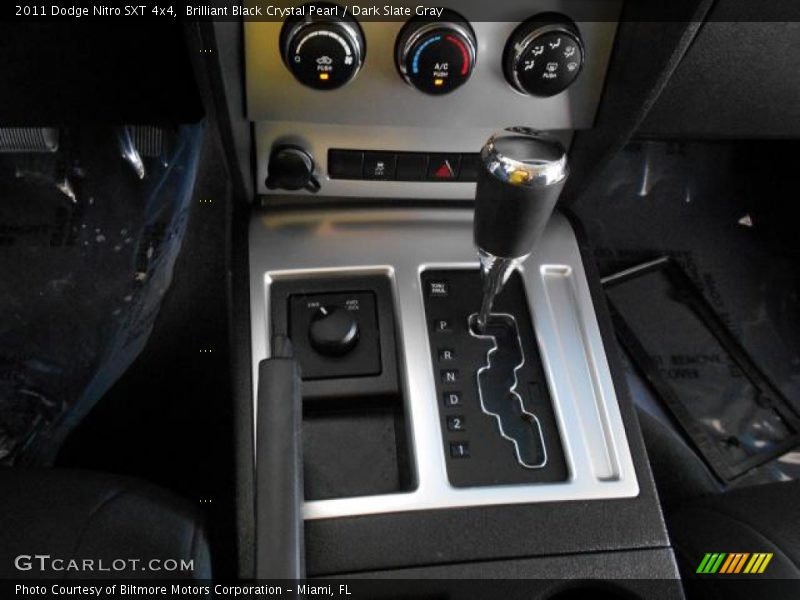 Brilliant Black Crystal Pearl / Dark Slate Gray 2011 Dodge Nitro SXT 4x4