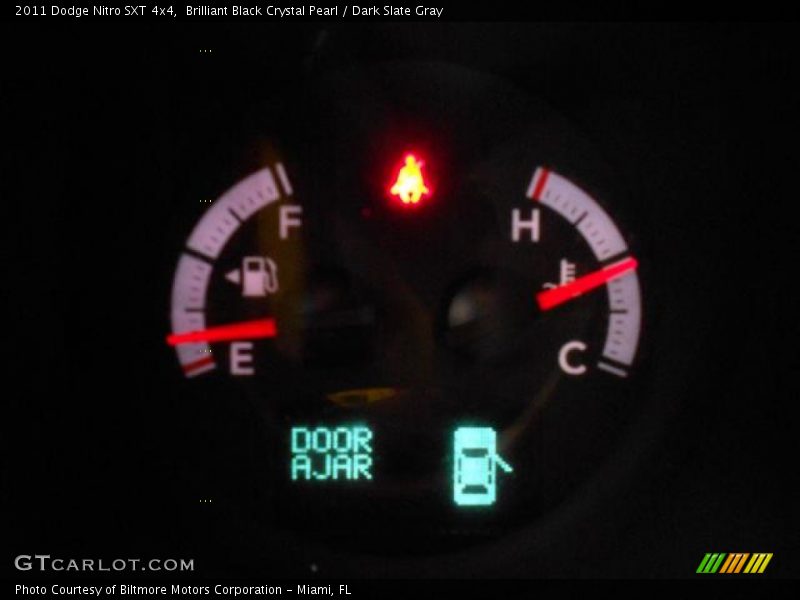 Brilliant Black Crystal Pearl / Dark Slate Gray 2011 Dodge Nitro SXT 4x4