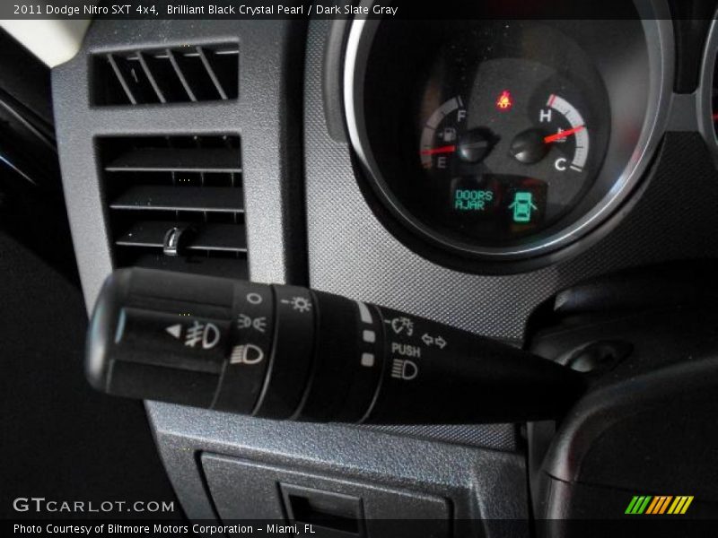 Brilliant Black Crystal Pearl / Dark Slate Gray 2011 Dodge Nitro SXT 4x4
