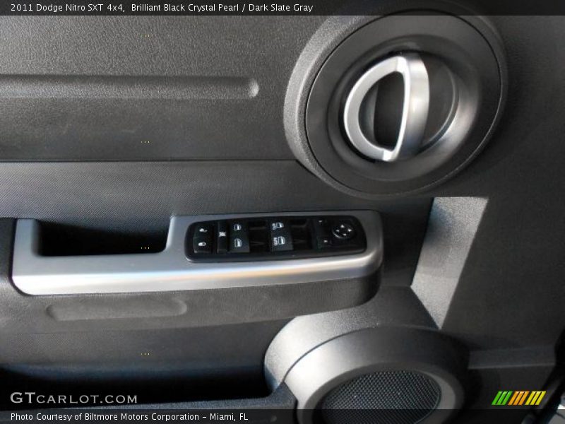Brilliant Black Crystal Pearl / Dark Slate Gray 2011 Dodge Nitro SXT 4x4