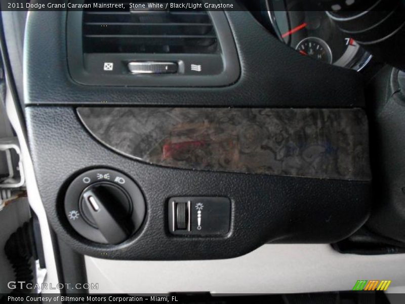 Stone White / Black/Light Graystone 2011 Dodge Grand Caravan Mainstreet