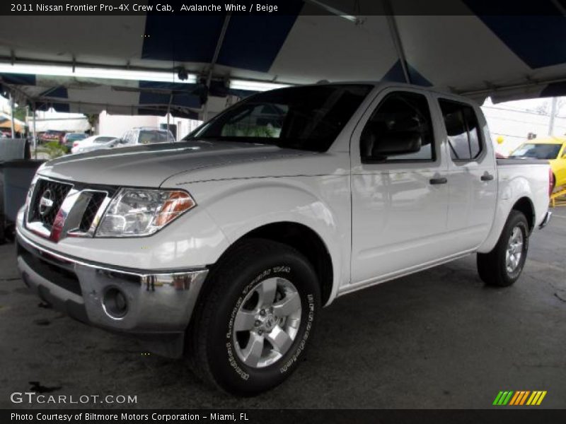Avalanche White / Beige 2011 Nissan Frontier Pro-4X Crew Cab