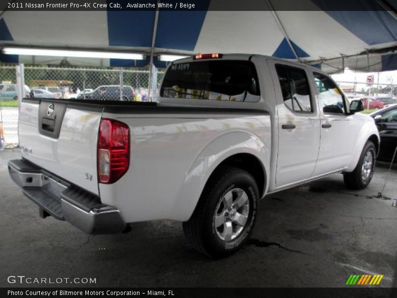 Avalanche White / Beige 2011 Nissan Frontier Pro-4X Crew Cab