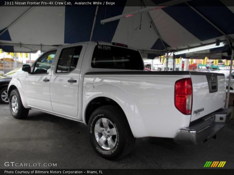 Avalanche White / Beige 2011 Nissan Frontier Pro-4X Crew Cab