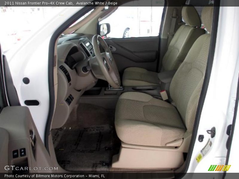Avalanche White / Beige 2011 Nissan Frontier Pro-4X Crew Cab