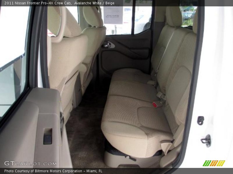 Avalanche White / Beige 2011 Nissan Frontier Pro-4X Crew Cab