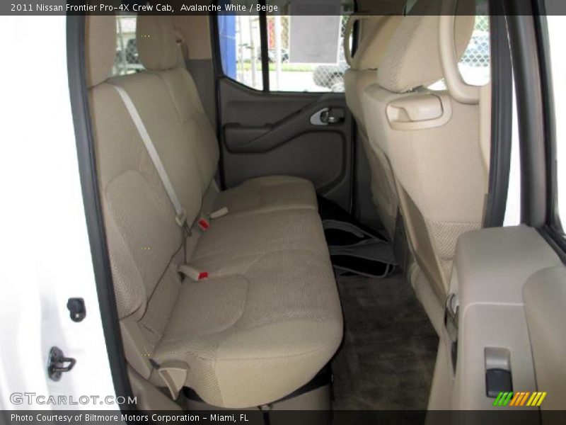 Avalanche White / Beige 2011 Nissan Frontier Pro-4X Crew Cab
