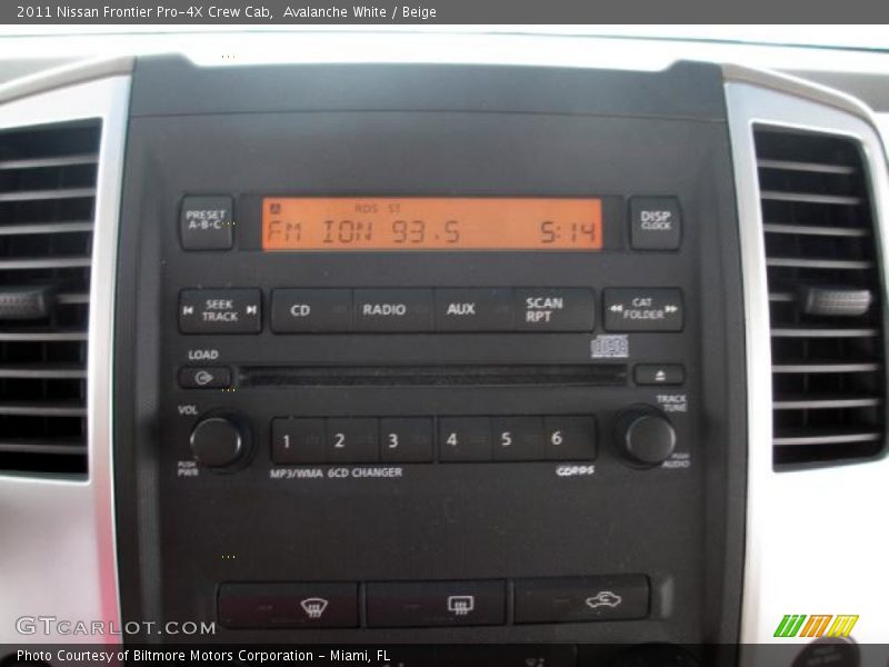 Avalanche White / Beige 2011 Nissan Frontier Pro-4X Crew Cab