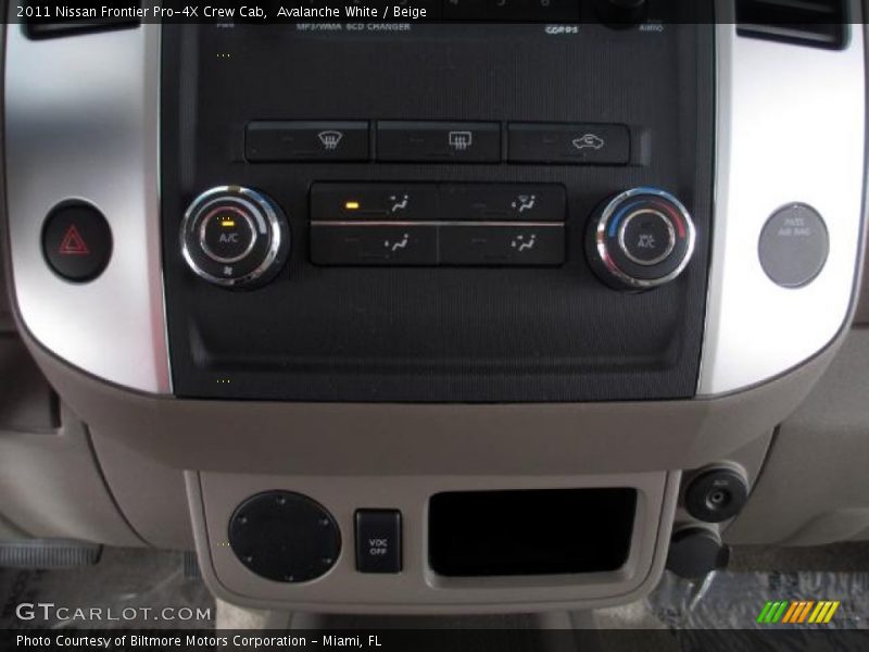 Avalanche White / Beige 2011 Nissan Frontier Pro-4X Crew Cab