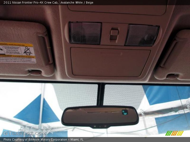 Avalanche White / Beige 2011 Nissan Frontier Pro-4X Crew Cab