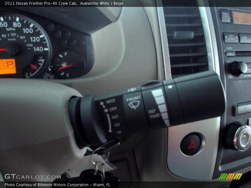 Avalanche White / Beige 2011 Nissan Frontier Pro-4X Crew Cab