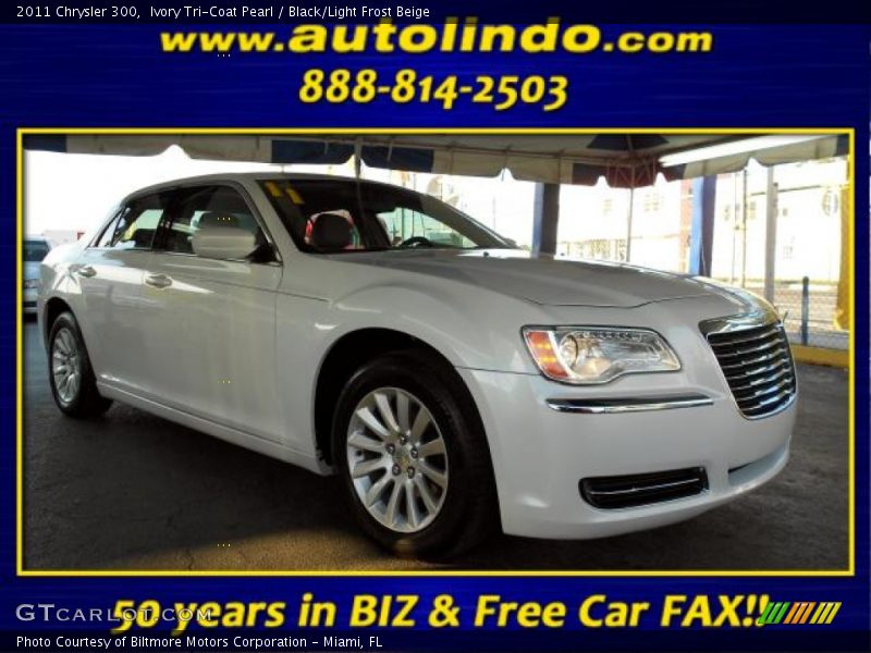 Ivory Tri-Coat Pearl / Black/Light Frost Beige 2011 Chrysler 300