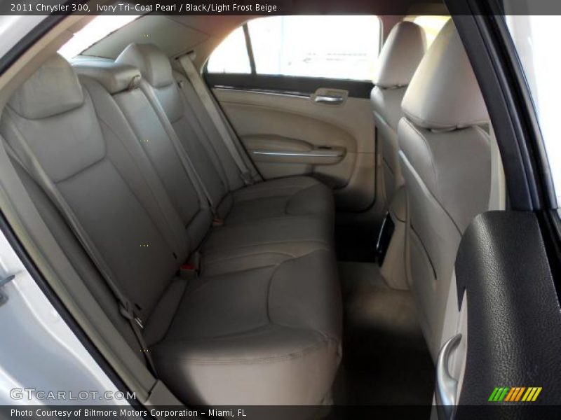 Ivory Tri-Coat Pearl / Black/Light Frost Beige 2011 Chrysler 300