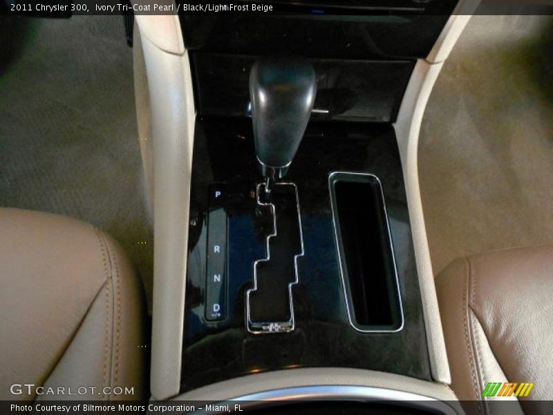 Ivory Tri-Coat Pearl / Black/Light Frost Beige 2011 Chrysler 300