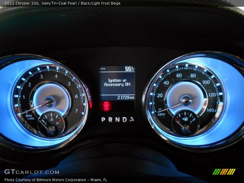 Ivory Tri-Coat Pearl / Black/Light Frost Beige 2011 Chrysler 300