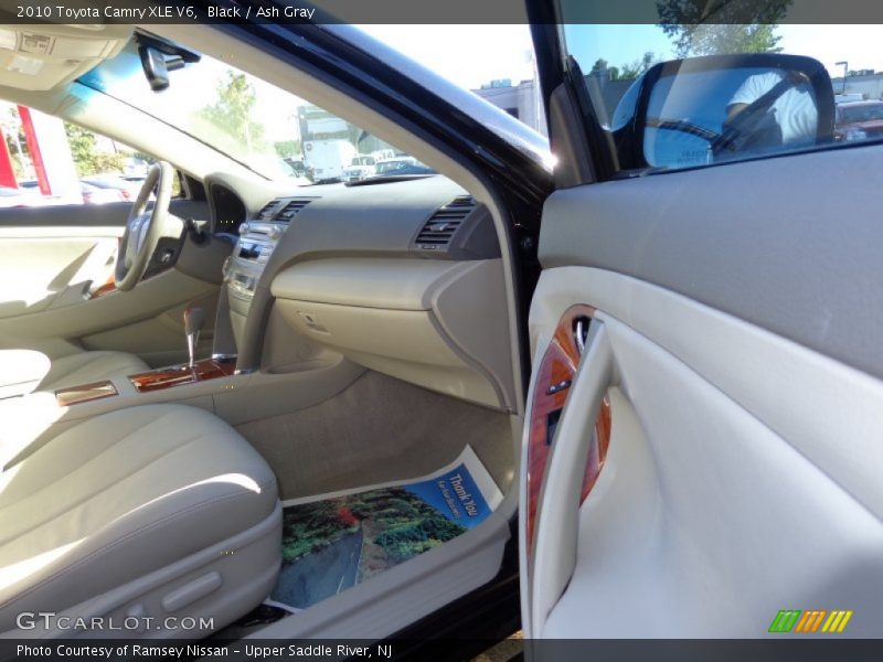 Black / Ash Gray 2010 Toyota Camry XLE V6
