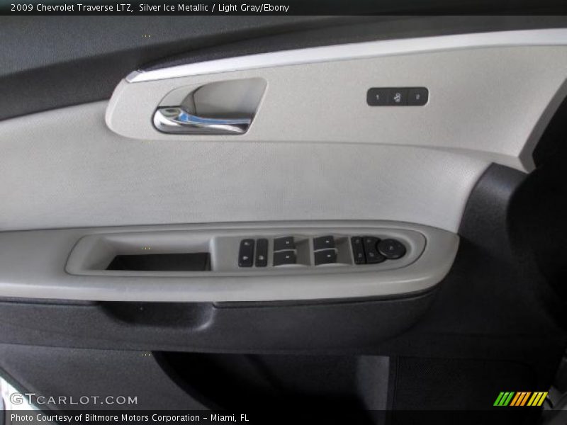 Silver Ice Metallic / Light Gray/Ebony 2009 Chevrolet Traverse LTZ