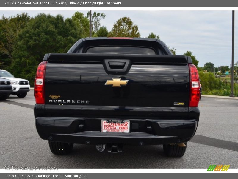 Black / Ebony/Light Cashmere 2007 Chevrolet Avalanche LTZ 4WD