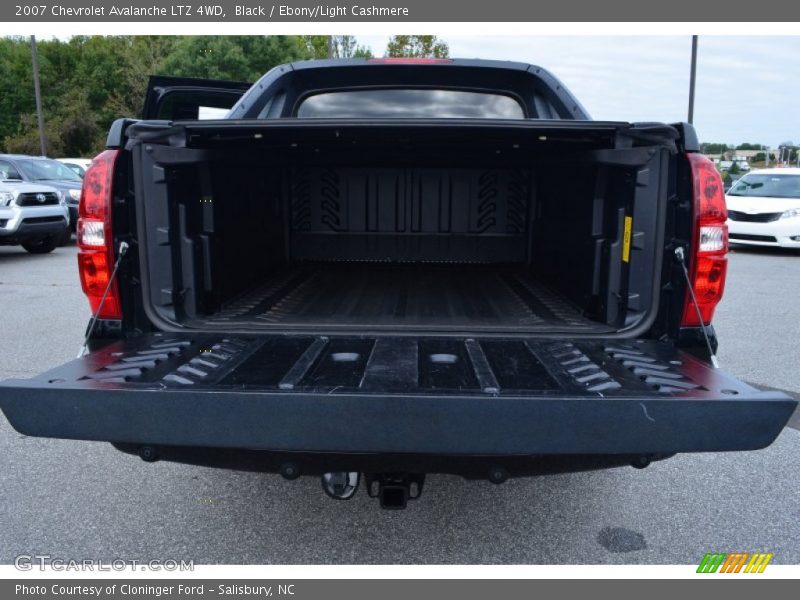 Black / Ebony/Light Cashmere 2007 Chevrolet Avalanche LTZ 4WD