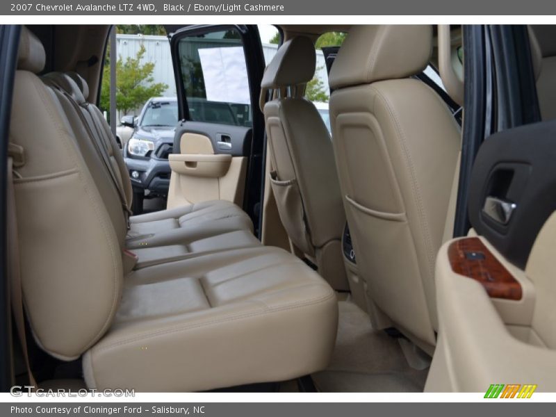 Black / Ebony/Light Cashmere 2007 Chevrolet Avalanche LTZ 4WD
