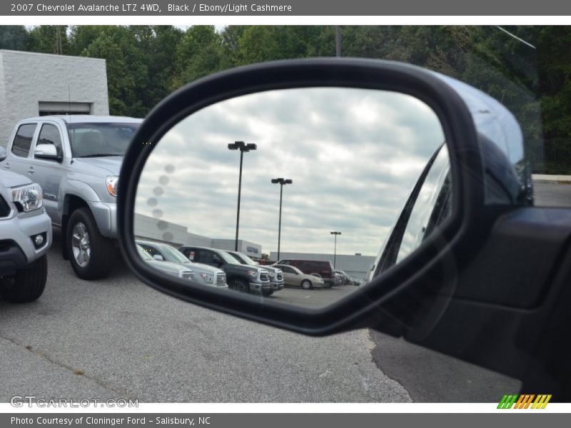 Black / Ebony/Light Cashmere 2007 Chevrolet Avalanche LTZ 4WD