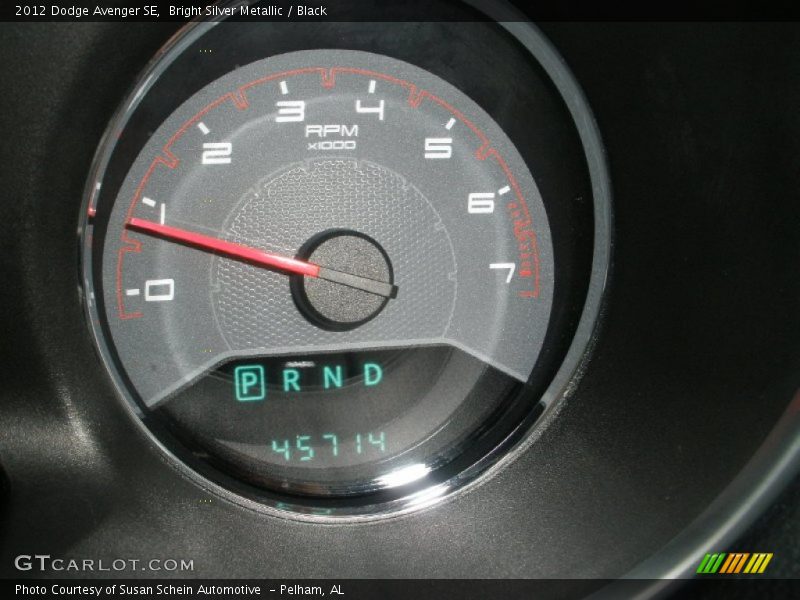 Bright Silver Metallic / Black 2012 Dodge Avenger SE