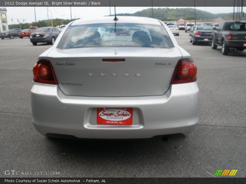 Bright Silver Metallic / Black 2012 Dodge Avenger SE
