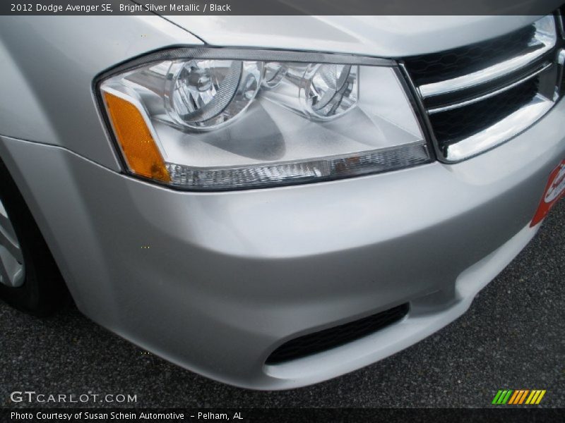 Bright Silver Metallic / Black 2012 Dodge Avenger SE
