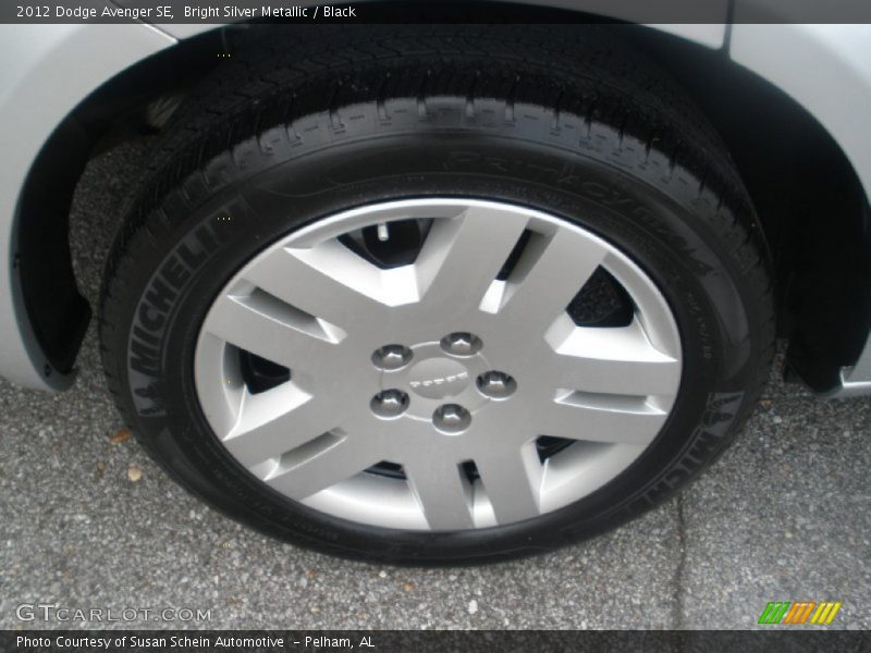 Bright Silver Metallic / Black 2012 Dodge Avenger SE
