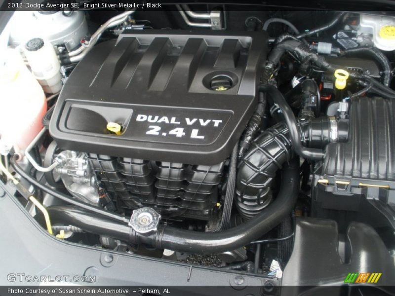 Bright Silver Metallic / Black 2012 Dodge Avenger SE